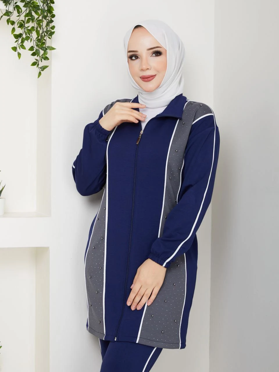 Women’s Contrast-Panel Tunic and Trouser Set — A-122